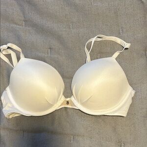 Victoria's Secret Cream Underwire Bra